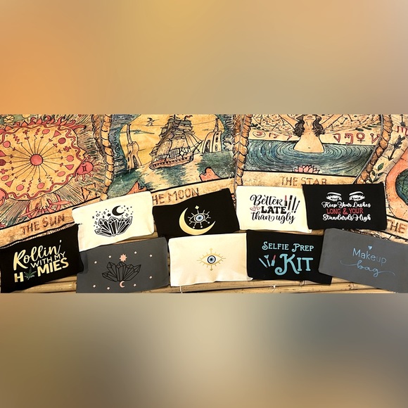 Small canvas makeup bag with zipper 🦋 - Picture 2 of 3